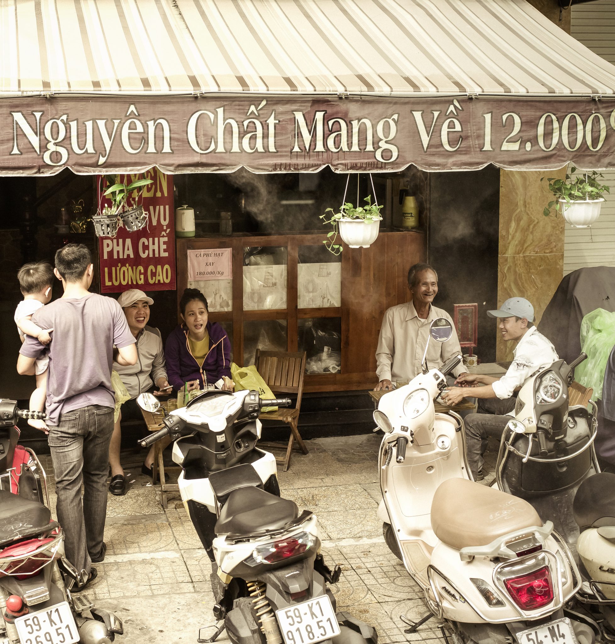 How to understand an American woman in Ho Chi Minh City, Vietnam